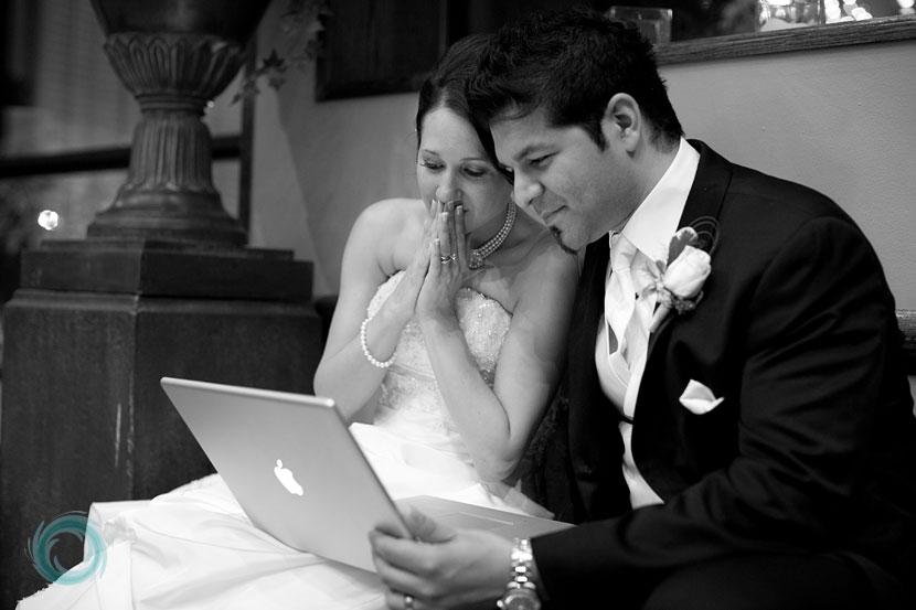 bride-and-groom-watching-their-same-day-wedding-slideshow-03