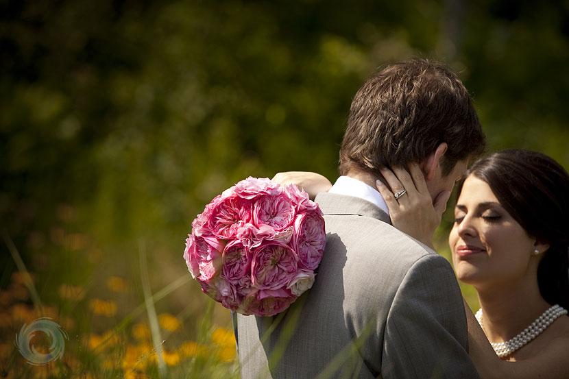 17-bride and groom making out in the field