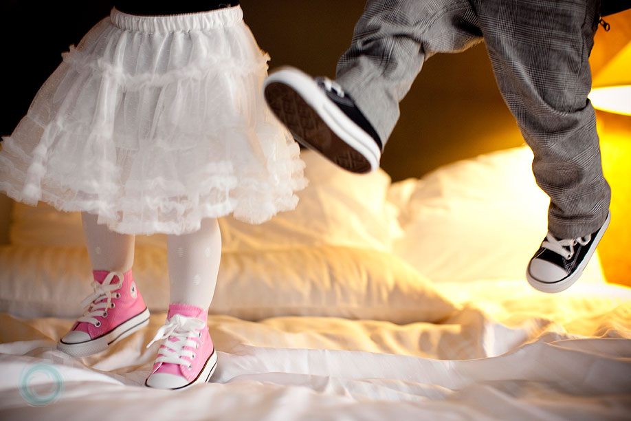 05-kids-in-cons-jumping-on-the-bed 05-kids-in-cons-jumping-on-the-bed
