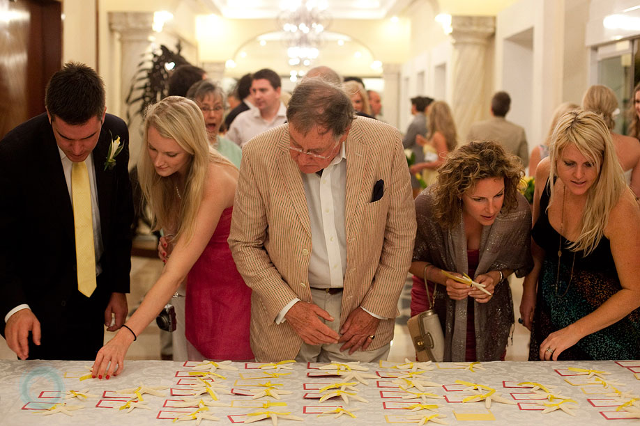 39-wedding-guests-sign-in-table 39-wedding-guests-sign-in-table