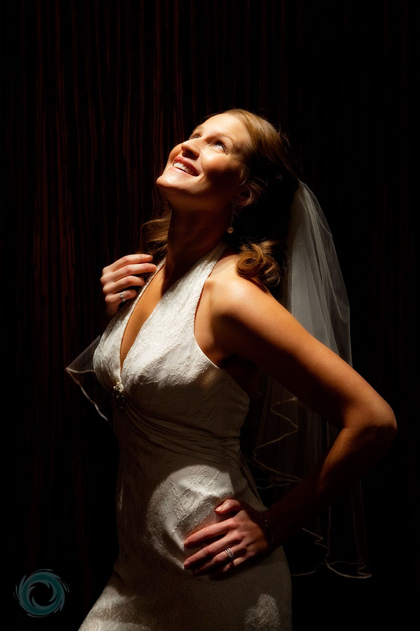 03-A-glamourous-bride-pot-light
