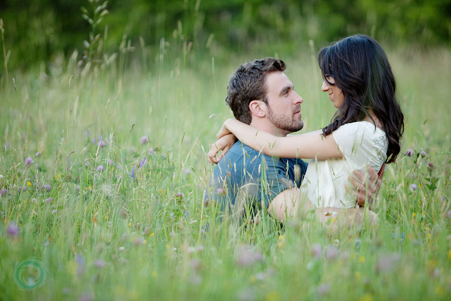 14-engagement-pictures-field