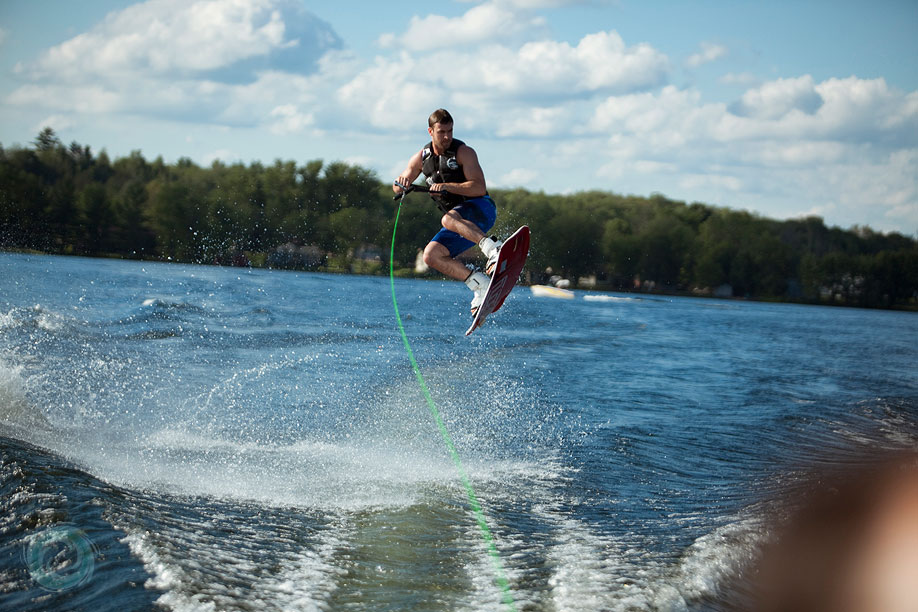 24-waterskiing-engagement-picture